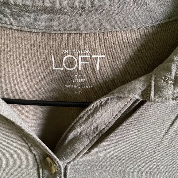 Ann Taylor Loft Green Button-Down Shirt Roll-tab Sleeves Spring Summer | Size MP - Picture 4 of 10